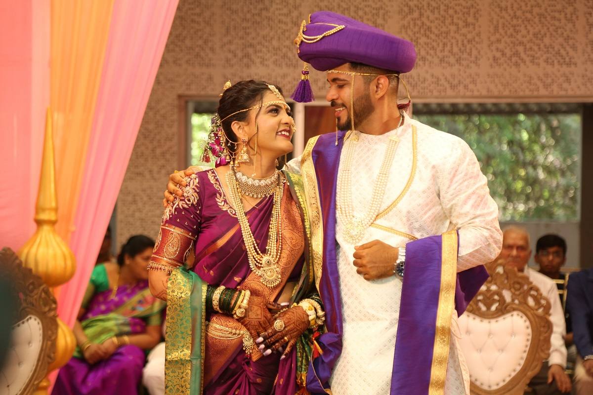 Happy Jain couple married through Rishte Bandhan Jain Matrimony